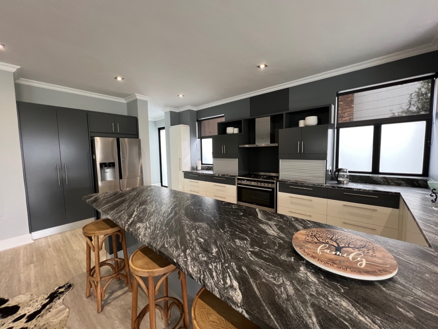 4 Bedroom Property for Sale in Oubaai Western Cape